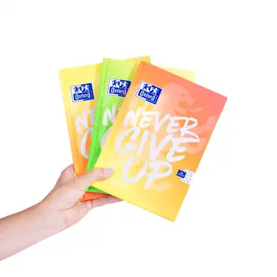 Brulion A5 96 kartki w kratkę Never Give Up Oxford