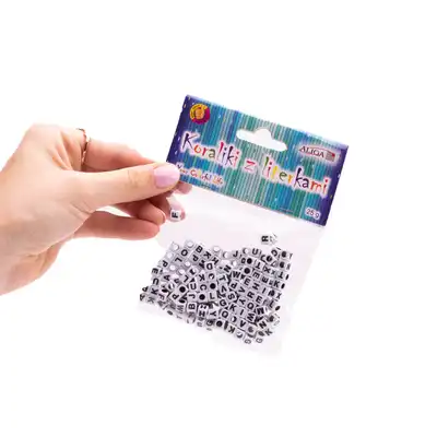Koraliki plastikowe z literkami 6x6mm 25g