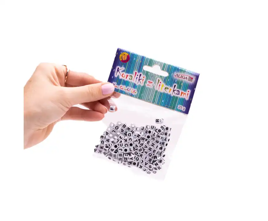 Koraliki plastikowe z literkami 6x6mm 25g
