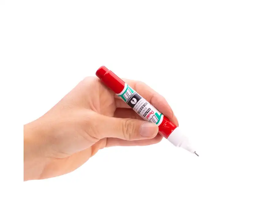 Korektor w pisaku Pentel ZL63 7ml