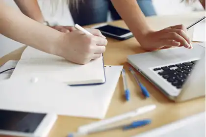 Wyprawka dla studentów. Co kupić na studia, żeby nie przepłacić i nie żałować?